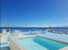 Blue Life, sea-luxury rooms on the beach between Palermo and Cefalu'
