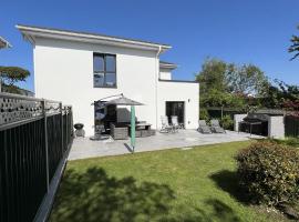Sleeps8- EcoFriendly- KingBeds- FamilyFriendly, hotel in Wadebridge