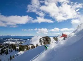 Luxury ski-in ski-out Palisades condo 200ft to KT22 Steps to Gondola Tram Funitel