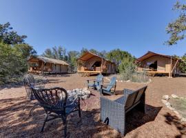 Reserve all 5 tents for the price of 4 - 12 Fires Winery, hotel v destinaci Johnson City
