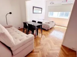 Amplio monoambiente en Microcentro