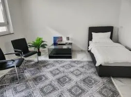 TheSuites Frankfurt-Airport - Basement Room - Shared Bathroom