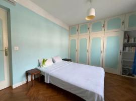 2 spacious rooms for 4 people group, ξενοδοχείο σε Noisy-le-Sec