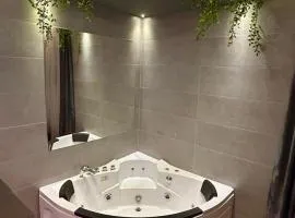 Seventh Oasis Apartment