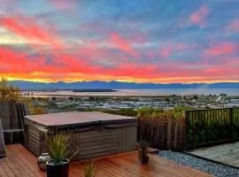 Sunset Heights - Nelson Holiday Home