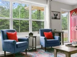 10 Mins to Downtown Modern in Magic City- Unit A