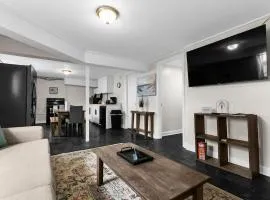 10 Mins to Downtown Modern in Magic City- Unit B