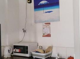 Le Cadeau transient house, хостел в городе Santa Rosa