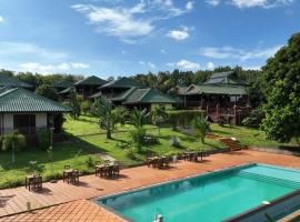 Ratanakiri Paradise Hotel & Restaurant, hotel with pools in Banlung