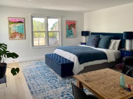 Port Fairy BNB - The Blue Suite, δωμάτιο σε οικογενειακή κατοικία σε Port Fairy