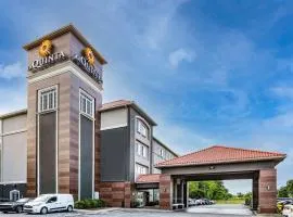 La Quinta Inn & Suites by Wyndham Norfolk、にあるノーフォーク国際空港 - ORFの周辺ホテル