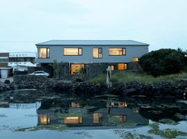 볼다 bolda, hotellia, jossa on porealtaita Jejussa