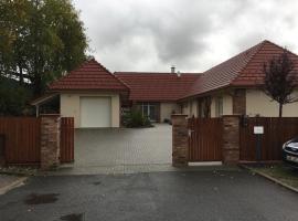 Johnyho Bydlení Velikovská 10, Zlín-Štípa, hotel v destinaci Zlín