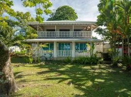 Casa Blanca Beachfront House with Shared Pool Access Pangea Lodge