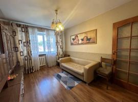 2-х комнатная квартира в центре, hotel in Karagandy