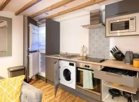 Spacious 1 Bedroom Flats by Banbury High Street