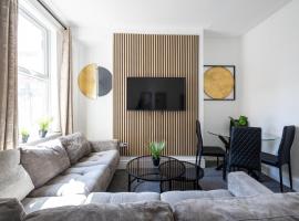 Modern Liverpool Retreat - 4BR Home Near City & Stadiums, hotel in Liverpool