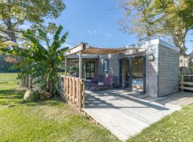 Tiny House avec SPA, proche de Bordeaux et de Saint-Emilion, hotel i Castelviel