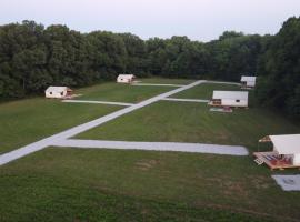 Reserve all 5 tents for the price of 4 - Roaring River Hills, Hotel in Cassville