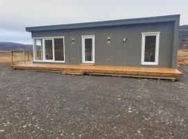 Hvammur 9 with private hot tub, hotel v destinaci Drangsnes