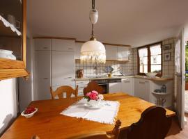 Ferienhaus im Gässle, Kirchzarten, Dreisamtal, Hotel in Kirchzarten