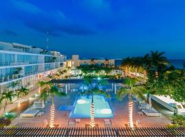 Spacious Magia Condo Steps to the beach & 5th Ave, hotel in Playa del Carmen
