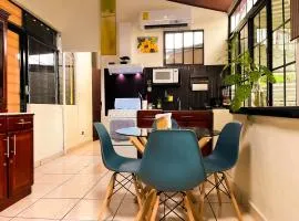 Apartamento dos habitaciones baños completos WiFi y AC todo el apto, parqueo interno,San Salvador, Colonia escalón