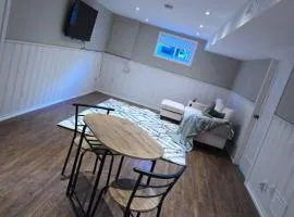 Oakville cozy haven Room 4 Basement