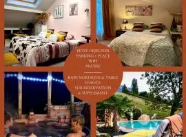 à La Marc'Quize chambres d'hôtes, piscine à débordement en extérieur et partagée, bain nordique à 38 degrés en prestation supplément sur réservation horaire anticipée 1 place de parking sur réservation horaire et anticipée
