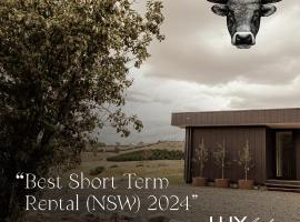 The Horned Cow - award winning luxe semi-rural house 10mins from Orange, hotel v destinaci Lucknow