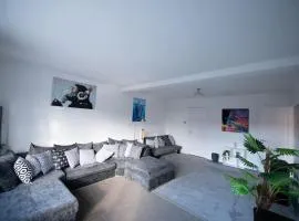 2 Bed Retreat with Roof Terrace