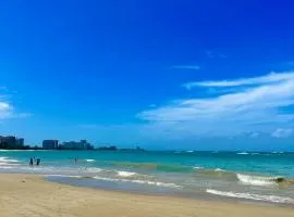 Isla Verde Modern Apartment with Pool