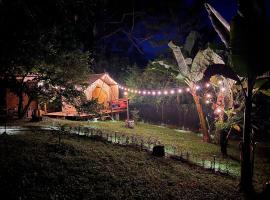 Glamping Colibrí, bosque vecino y vista a la montaña al mismo tiempo, hotel v destinaci Jardin