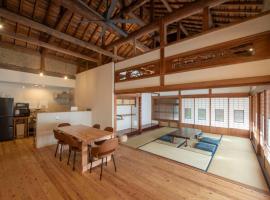 自然と遊ぶ古民家宿 石鎚別荘ハレとあお, vila v destinaci Komatsu