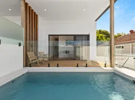 Luxe Oasis Adamstown