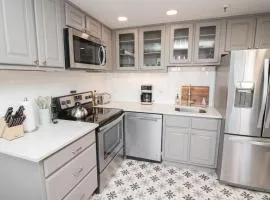 ML316 Stylish Modern Breathtaking Mtn And Trail View EZ Parking