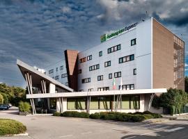 Holiday Inn Express Milan-Malpensa Airport by IHG, hotel u Case Nuovi