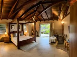 Lakaz Kannell - Cinnamon Room- Luxury Bedroom and Bathroom infinity pool