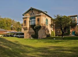 Le Kempferhof Golf et Château-Hôtel, hotel a Plobsheim