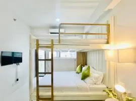 WV 17 Sleek & Trendy Studio with Bunk Bed