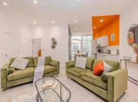 Stylish 3-Bedroom Flat Near Brighton Beach and Iconic Lanes
