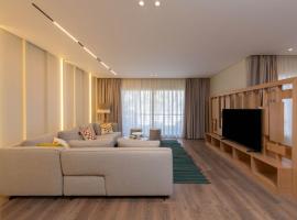 Sheikh Zayed New Giza Near GEM & MOA, hotel in Abū Rawwāsh