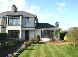 Ken-Mar House Bed and Breakfast, hotel with parking in Ballymoney