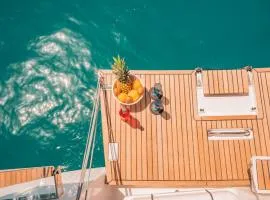 Luxury Sailing Cruises in Athens with Traditional Greek Cuisine and Drinks