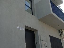 Nuez de la Isla "Paquita Apart" SHOPPING a 5 cuadras! Monoambientes, hotel na praia em Paran&aacute;