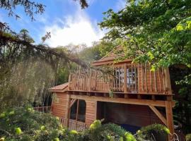 Le ch&acirc;teau des f&eacute;es, luxe tent in Illoud