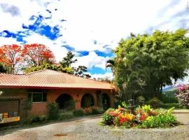 Hotel Boutique Casona del Cafetal and Lakeside Restaurant