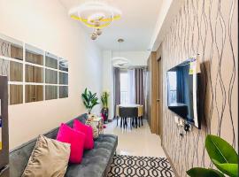 Cosy Deluxe Flat with Balcony near MOA, hotel v destinaci Manila