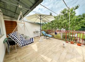 House Tamy - with jacuzzi, Hotel in Srijane