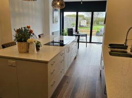 Contractors, families, great location, near transport links, Hotel in Rogerstone